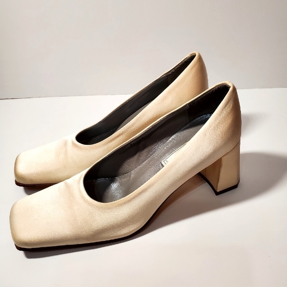 KENNETH COLE Heels Pumps - Picture 1 of 16